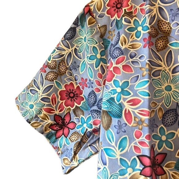 Scrub top size small - Picture 3 of 6